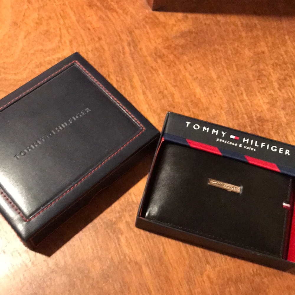 Tommy Hilfiger Black men’s leather wallet